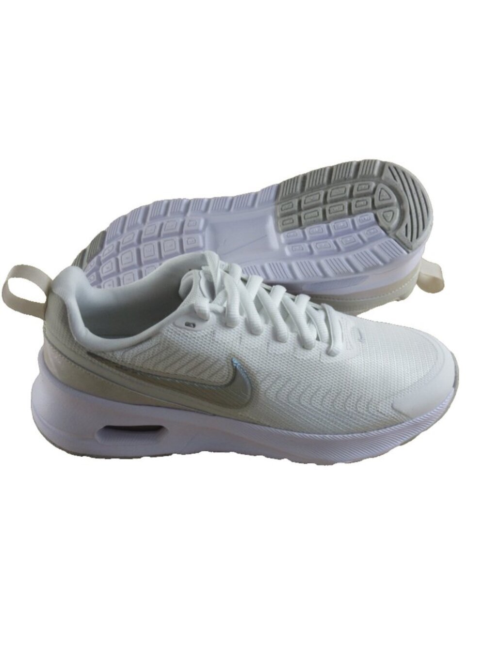 Nike Women's Air Max Nuaxis SE Running Training Shoes White Silver Sizes NIB - Picture 2 of 7